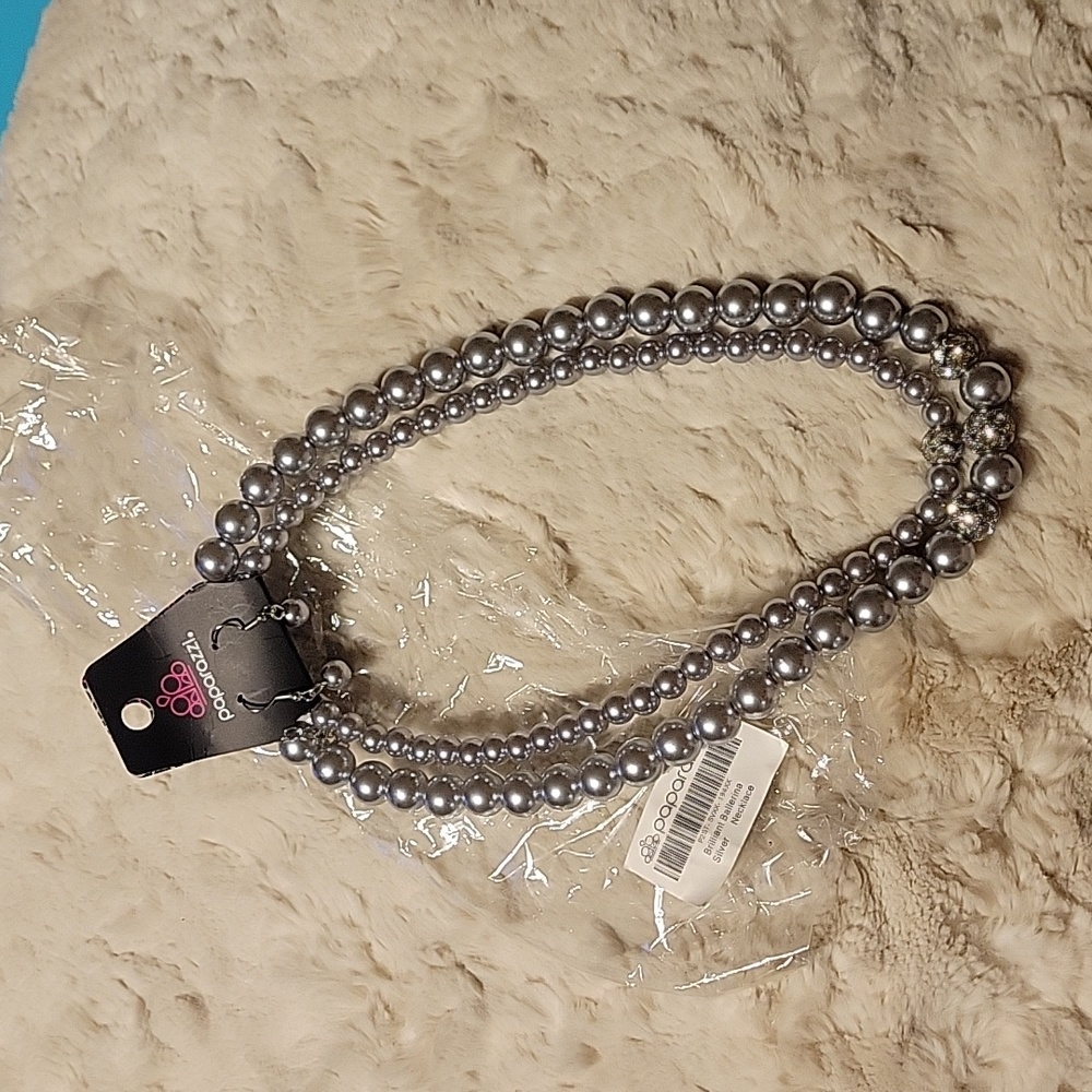 Beautiful paparazzi double strand pearl necklace